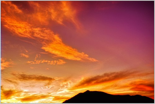 sunset red orange yellow clouds spain artistic alicante nubes puestadesol tone nube elda tonal tono postadesol alacant sonyalphaa100 valenciancommunity dblringexcellence tplringexcellence frecuenciatonal