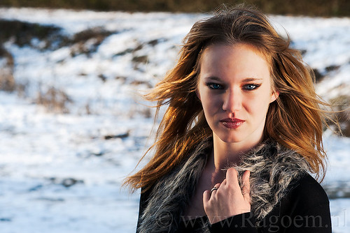 girl diy model sneeuw apollo cuijk tfp strobist eindresultaat noellevolleberg ragoemvakfotografie
