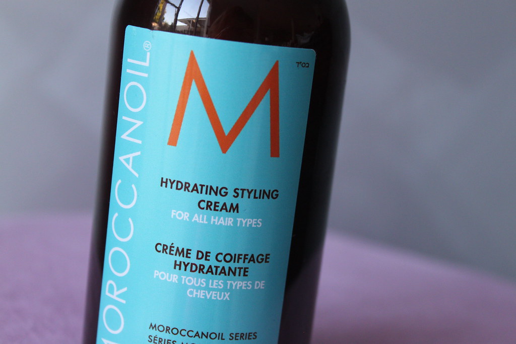 Moroccan Oil hydrating styling cream australian beauty review ausbeautyreview honest opinon salon hair care mask pretty high end moroccanoil frizz tame unruly control brilliant shine argan oil healthy (1)