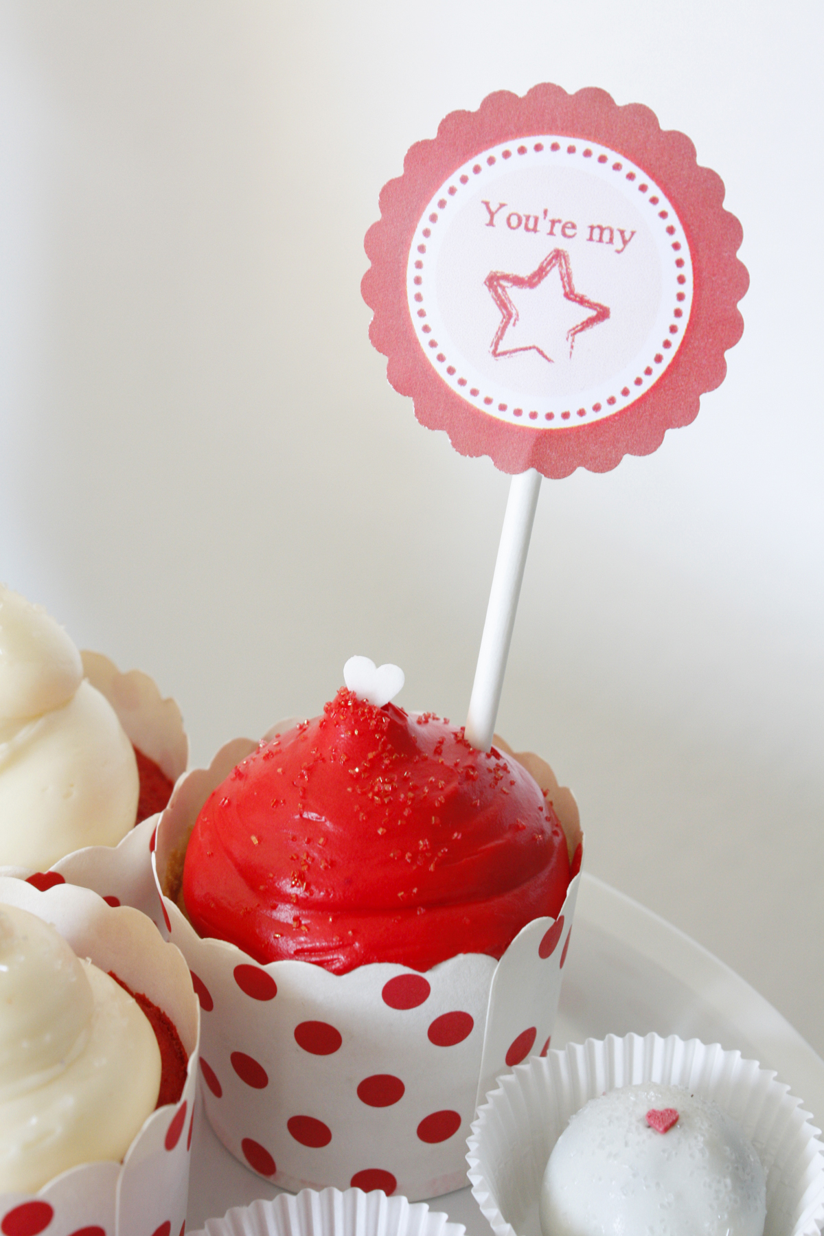 Valentine's Day Cupcakes for local TV Show in Germany - you are my star cupcake topper