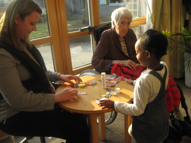 Luton Street children help the elderly