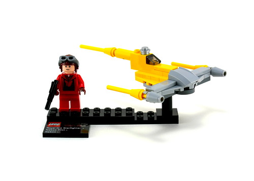 9674 Naboo Starfighter & Naboo - Pilot & Fighter