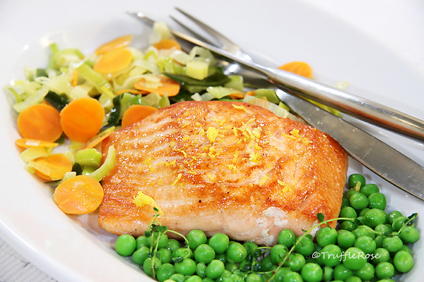 傑米．奧利佛的超級食物×金色鮭魚排配豌豆與蔬菜泥