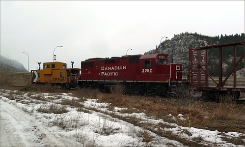 canada bc diesel railway railyard freight switching castlegar gp382 yardengine cp3092 p1190238