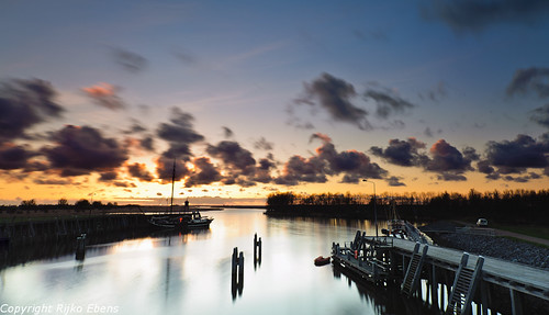 sunset haven zonsondergang harbour lock sluis zoutkamp sluizen