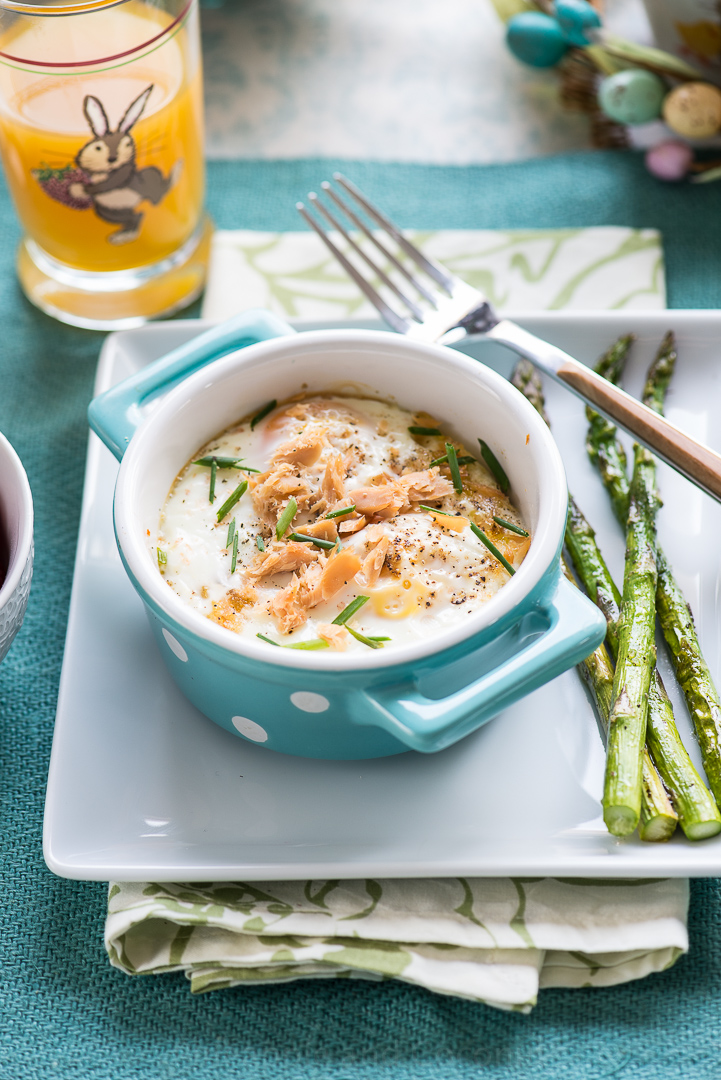 Smoked Salmon Baked Eggs with Roasted Asparagus www.PineappleandCoconut.com