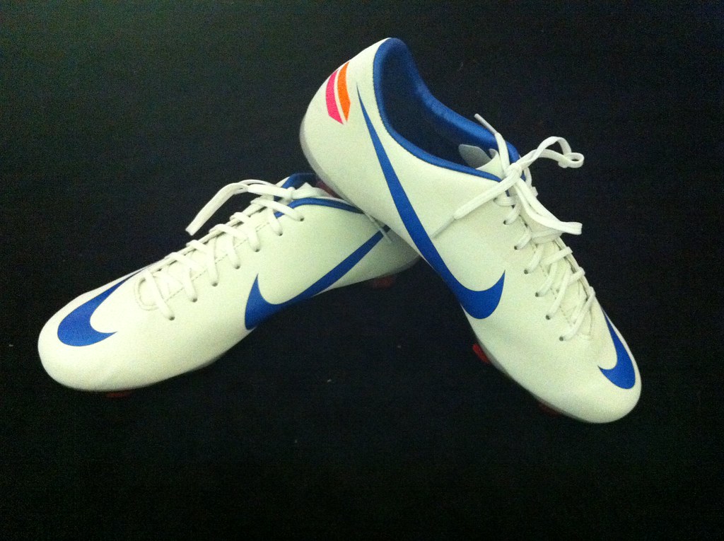 Nike Mercurial Vapor XI SG Pro Mens Soccer Shoes 831941