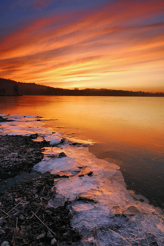 italy lake ice sunrise dawn frozen gavirate lakescape nikond200 lagodivarese nikfilters colorefexpro30 nikon1685 capturenx2 wagman30 fabiomontalto