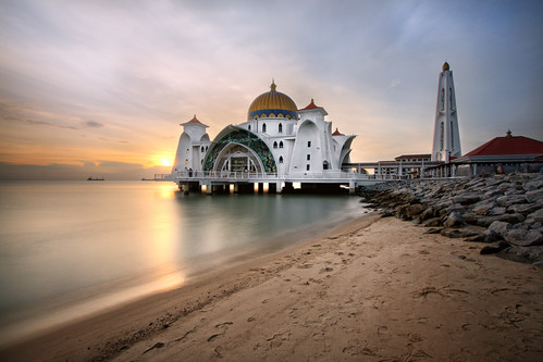 sunset canon eos mosque malaysia hdr melaka masjid 400d vedd masjidselat straitsmosque