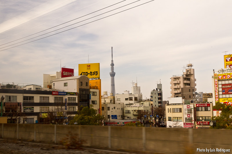 Tokyo Sky Tree desde el Narita Express llegando a Tokio