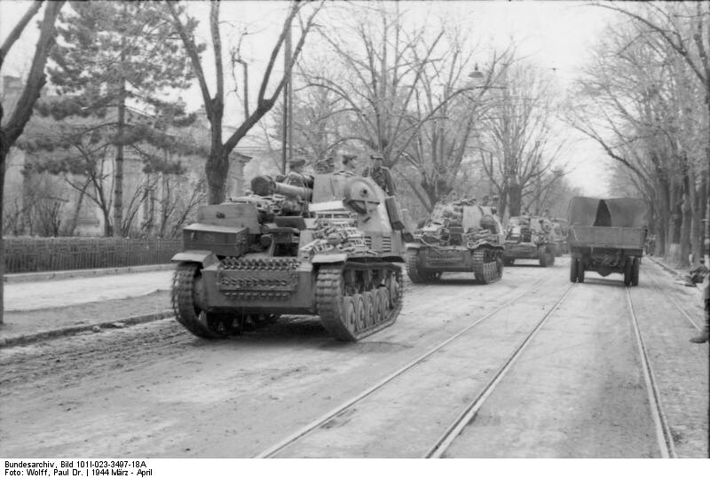 10,5 cm le.FH 18/2 Fahrgestell auf Geschützwagen Pz.Kpfw. II « Wespe » (Sd.Kfz. 124)