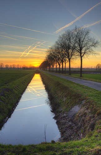 trees winter sunset sky holland reflection tree netherlands lines airplane canal zonsondergang bomen photographer ditch sony nederland boom alpha lucht hdr overijssel hdri sloot a77 vliegtuig lijnen reflectie fotograaf spiegeling heiligenberg hardenberg photomatix tonemapping klaasheiligenberg klaash63 klaash