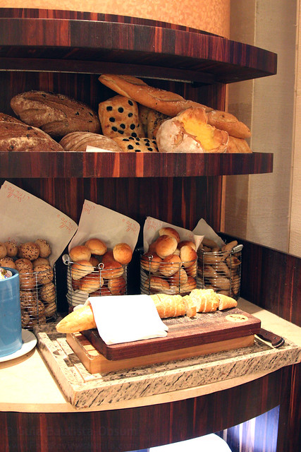 Circles bread station
