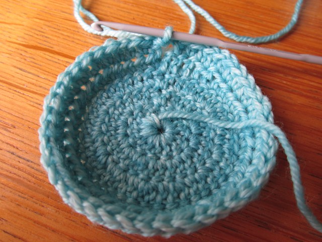 crochet tape measure cases tutorial (18)