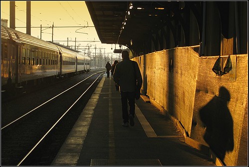 station sunrise canon alba ombra railway ombre parma rosso stazione treno a650