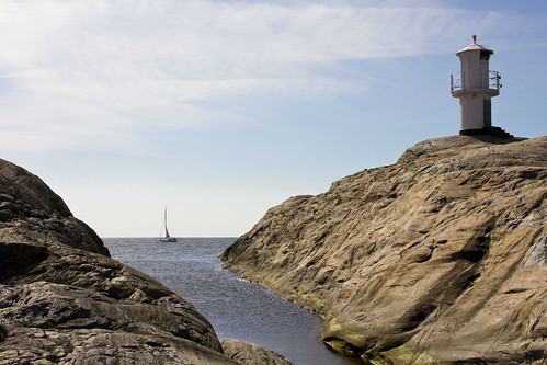 lighthouse boat sailing sweden cliffs sverige canonef35mmf2 marstrand canoneos7d marstrandsön skallensfyr
