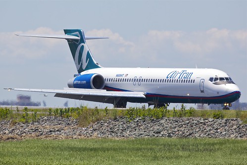 AirTran Boeing 717 taxiing
