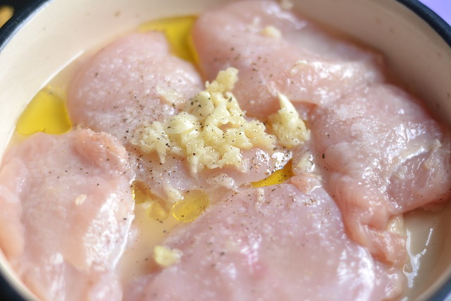 Marinating chicken for garlic lemon grilled chicken