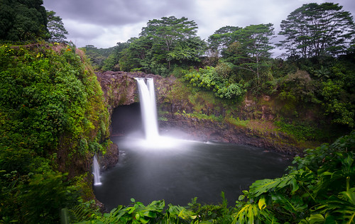 longexposure blur green water landscape hawaii waterfall rainbowfalls tomhall