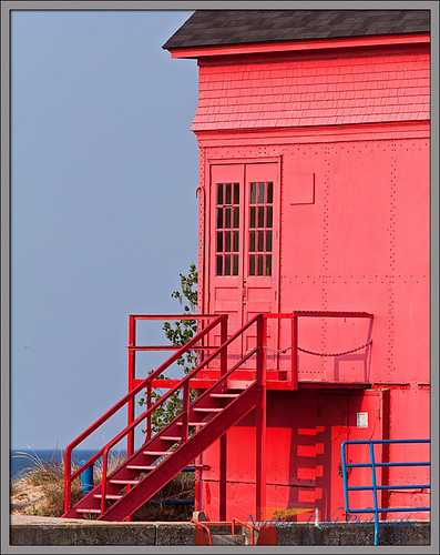 usa lighthouse lake holland mi outdoors spring lakemichigan lakeshore bigred hollandharborlighthouse