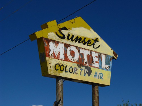 sign motel roadtrip wyoming fadedsignage sunsetmotel fadingamerica pinebluffs