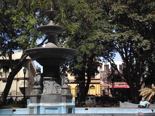 Fuente del Parque Central de Alajuela by Reyleomessi