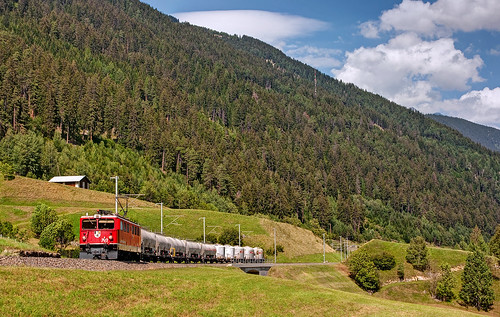 railroad switzerland railway trains svizzera bahn mau freighttrain ferrovia treni rhb graubünden rhätischebahn 5243 schmalspurbahn scartamentoridotto nikond90 scartamentometrico guterzuge