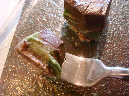 Mint chocolate spirulina slice