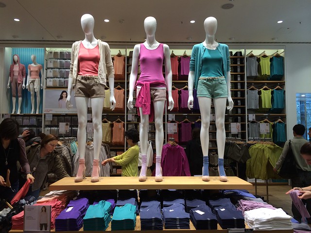 Berlin Uniqlo flagship store opening_colorful tees display table with mannequins and hanging wall behind