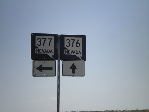 sign nevada intersection shield nyecounty nv376 nv377