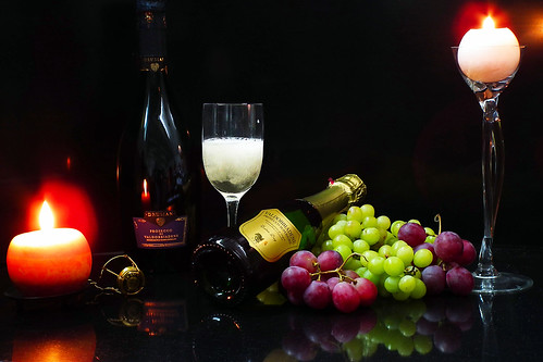 cup bottle candle wine bubbles serenity grapes intimate uva candela caravaggio sparkling vino prosecco bollicine bottiglia spumante intimità calice serenita valdobiadene
