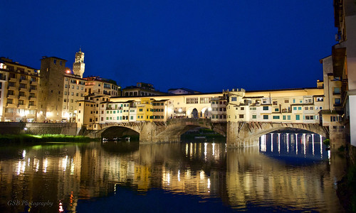 firenze bridge span arnoriver 1345 medieval stone shops culture icon italy water flow city reflection bluehour history historical aplusphoto nikon d60 florence river tourism italian complete blue