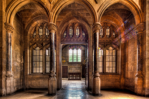 chicago building architecture stairs gothic harrypotter staircase lanterns universityofchicago 1740mm hdr uofc chrissmith theological 5dmarkii outofchicago outofchicagocom