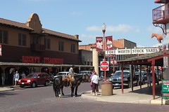 Cowboy vor Risky's Steakhouse