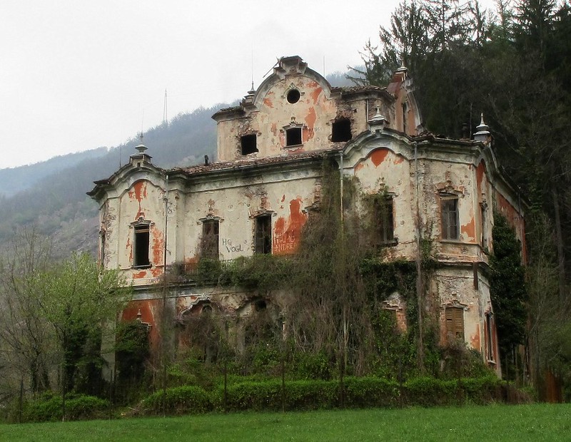 La abandonada Villa de Vecchi en Italia | Destino Infinito