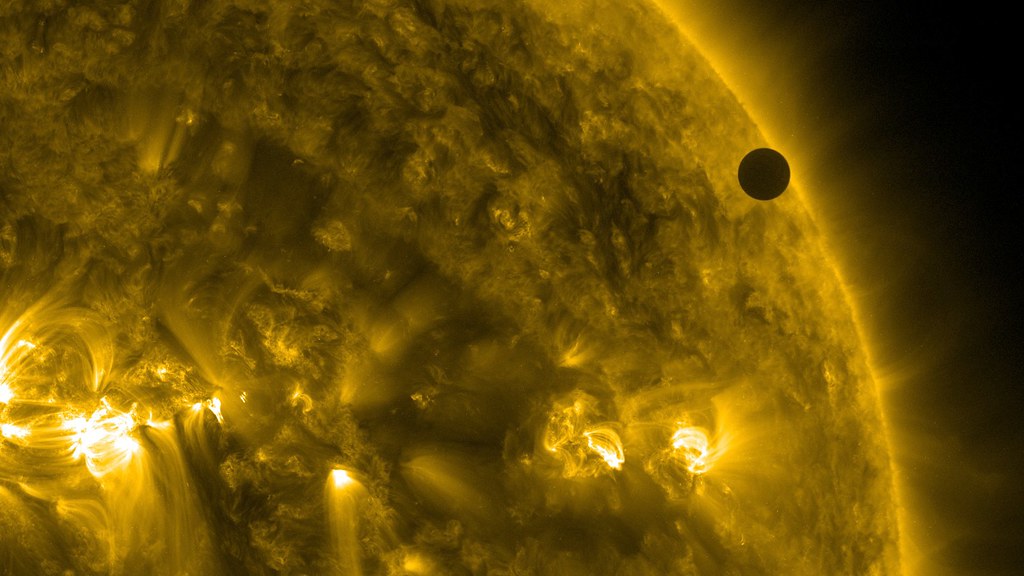 SDO's Ultra-high Definition View of 2012 Venus Transit - 171 Angstrom
