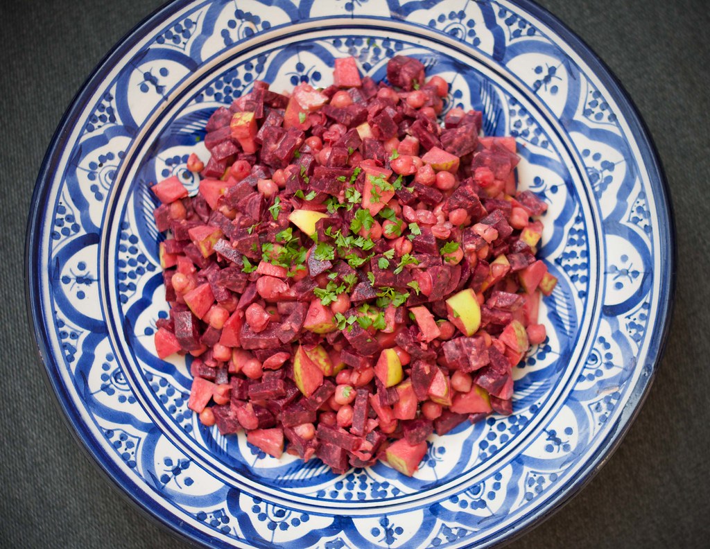 Salat med rødbede, kikærter og tahindressing (5)