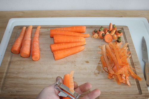 26 - Möhren schälen / Peel carrots