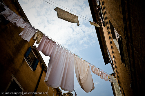 利用陽光和風來乾燥衣服，也是愛地球洗衣法之一。