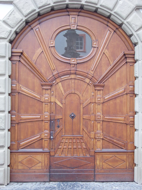 200612190012_Trier-door-within-door
