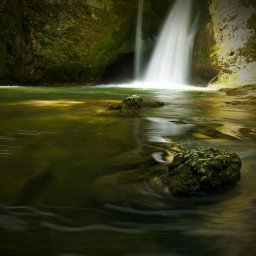 longexposure green water waterfall eau vert cascade tine expositionlongue bsquare ferreyres latinedeconflens