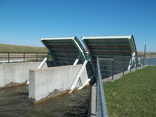 project canal check gate bureau dam structure reclamation garrison diversion mcclusky tainter