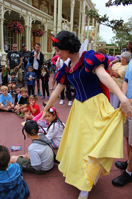 Snow White plays Duck Duck Goose at Magic Kingdom