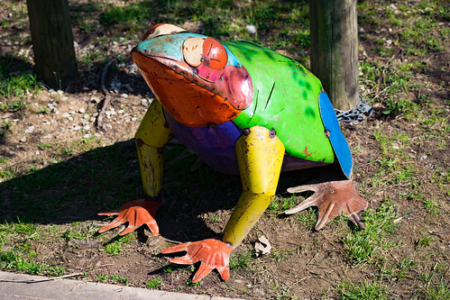 art statue frog