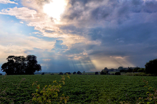 field june clouds suffolk spring dslr burystedmunds nikond90 littlewhelnetham project366 afsdxvrzoomnikkor18105mmf3556ged googlenik