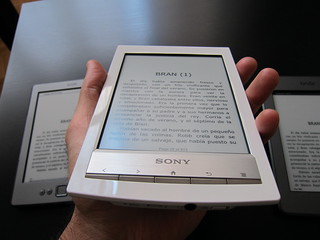 20120709_Kindle_touch_vs_Sony_PRSt1_015