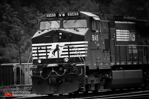 blue black west green train virginia blackwhite sony tracks trains westvirginia coal trainyard norfolksouthern sonya350