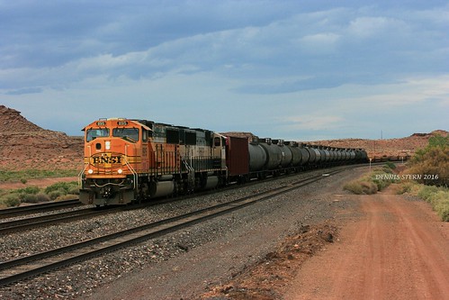 arizona clouds train locomotive localtrain bnsf holbrook burlingtonnorthern emd sd70mac transcon gallupsub