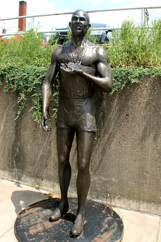 ohio sculpture man art metal bronze midwest champion africanamerican olympics athlete zanesville medals olympian jesseowens blackathlete ohiosculpture ohiosculptor