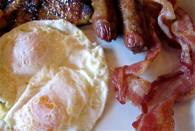 eggs & bacon & sausage ―w/ French toast on the side